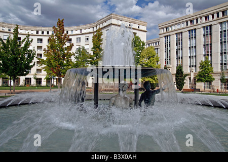 Brunnen Les Ephebes, Platz von Thessalien in Montpellier, Languedoc-Roussillon, Frankreich Stockfoto