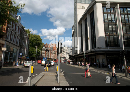 Neue shared-Space-Straßenführung in Kensington High Street London England UK Stockfoto