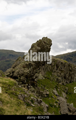 Gipfel des Helm Crag auch bekannt als The Haubitze oder Lion Couchant Stockfoto