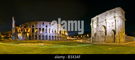 Roms Kolosseum bei Nacht Stockfoto