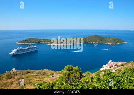 Kreuzfahrtschiff Verankerung von Lokrum Insel in der Nähe von Dubrovnik, Kroatien, Osteuropa Stockfoto