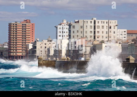 Wellen brechen auf Melacon. Havanna. Kuba. Stockfoto