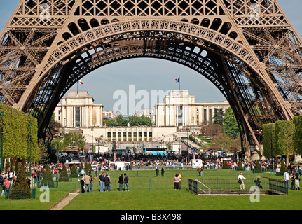 Paris, Eiffelturm mit Palais de Chaillot und Trocadero im Hintergrund Stockfoto