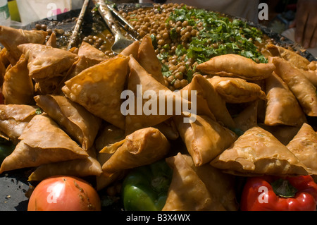 Samosa Teigtaschen in der pakistanischen Unabhängigkeitstag-Parade Stockfoto