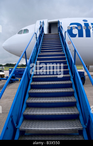 Passagier Treppe zum Flugzeug Airbus A310-300. Stockfoto