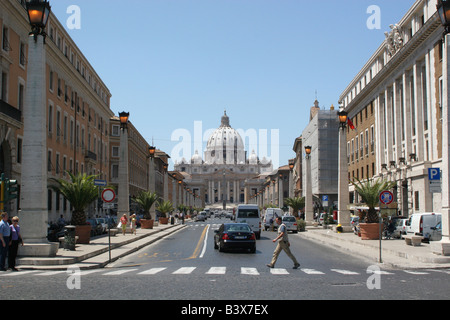 Street View St Peters Basilika von Via della Conciliazione Vatacan Stadt Rom Italien Stockfoto