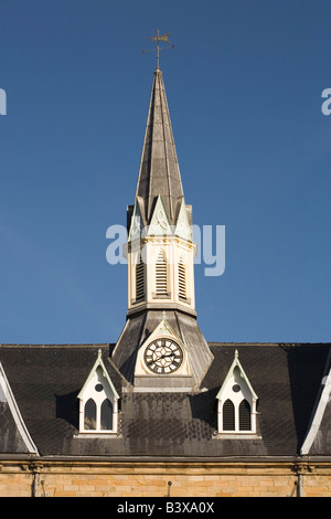 Der Uhrturm von Bishop Auckland Rathaus ein viktorianisches Gebäude als Veranstaltungsort für Kunstausstellungen genutzt Stockfoto