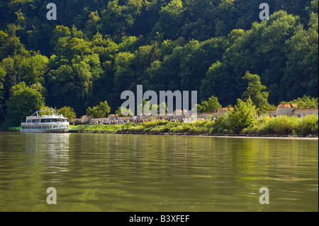 Touristen Boot Schiff Line-up Stand in der Warteschlange einreihen Warteschlangen Verengung der Donau Danube Weltenburg charakteristisch Stockfoto