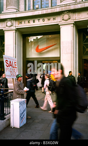 14. November 2003 - Niketown am Oxford Circus in London. Stockfoto