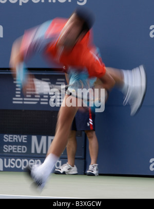 Tennis pro Novak Djokovic (SRB) in Aktion bei den US Open Stockfoto