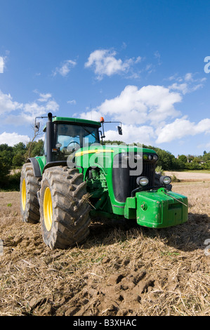 John Deere 8120 Traktor beim Pflügen Spiel, Indre-et-Loire, Frankreich. Stockfoto