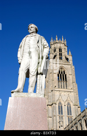 Kirche St. Botolph, Boston Stump und Statue von Herbert Ingram MP Stockfoto