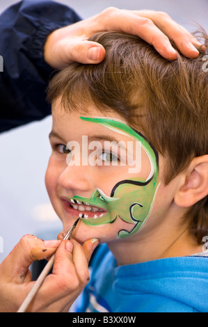 Gesicht malen Ecke Acton Food Festival Acton W3 London Vereinigtes Königreich Stockfoto