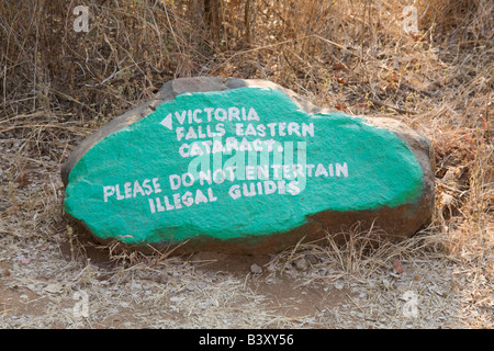 Zeichen auf einem Felsen für die Victoriafälle östlichen Katarakt Sambia Afrika gemalt Stockfoto