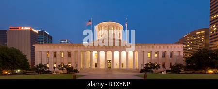 Ohio State Capitol Building in Columbus Ohio in der Abenddämmerung Stockfoto