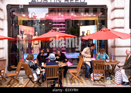 Straßencafé Regent Street Festival London W1 Vereinigtes Königreich Stockfoto