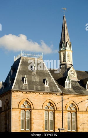 Der Uhrturm von Bishop Auckland Rathaus ein viktorianisches Gebäude als Veranstaltungsort für Kunstausstellungen genutzt Stockfoto