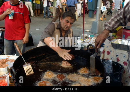 Straßenfest auf der pakistanischen Independence Day Parade in New York Stockfoto