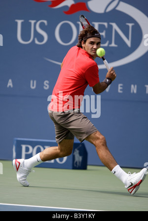 Roger Federer (SUI) in Aktion bei den US Open. Stockfoto