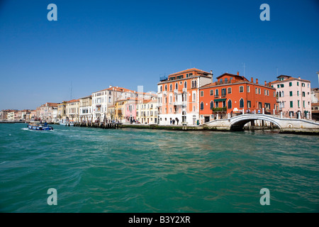 Die bunten Kanalufer Canale Della Giudecca Venice Italien anzeigen Stockfoto