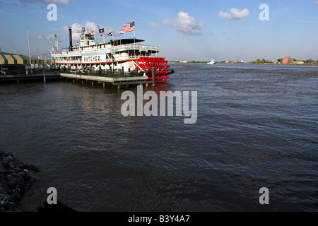 Ein Dampf betriebene Paddelboot auf dem Mississippi in New Orleans, Louisiana. Calliope enthalten. Stockfoto