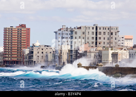 Wellen brechen auf Melacon. Havanna. Kuba. Stockfoto