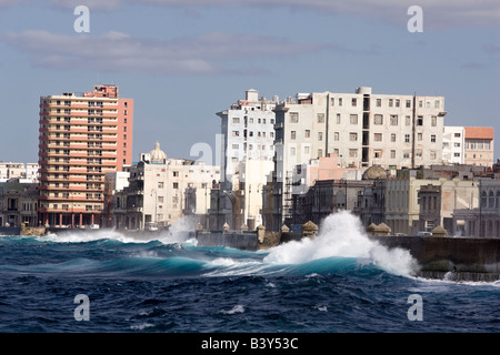 Wellen brechen auf Melacon. Havanna. Kuba. Stockfoto