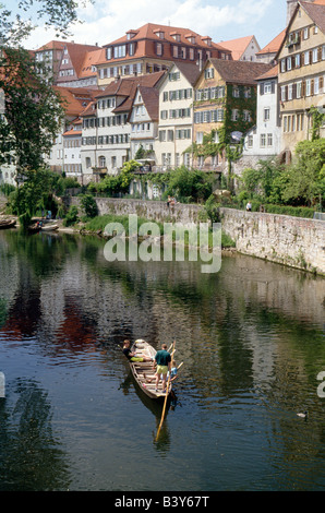 Studenten der Universität Punting (Boot) auf dem Neckar Fluss, TŸBINGEN, Deutschland Stockfoto