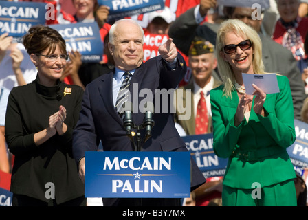 Senator John McCain auf Wahlkampftour in Virginia mit Frau Cindy McCain und Kandidaten für die Vizepräsidentschaft Gov Sarah Palin. Stockfoto