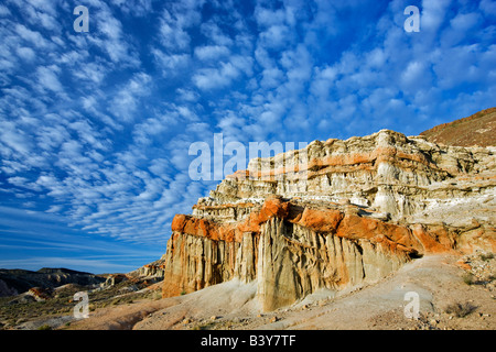 Bunten Klippen und Wolken Red Rock Canyon State Park California Stockfoto