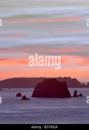 Sonnenuntergang vor Blacklock Point Cape Blanco Leuchtturm Oregon Stockfoto