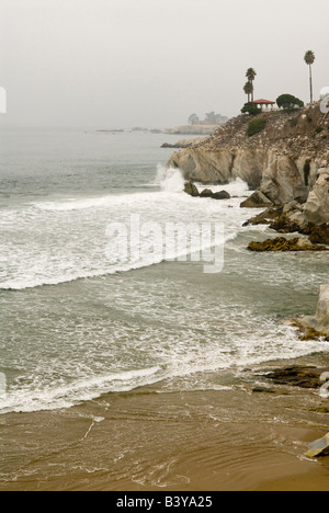 USA, CA, Pismo Beach Morgennebel, "Wellenlinien" Absturz am Pelican Point Stockfoto