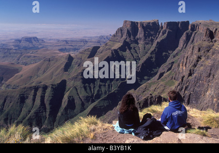 Südafrika, KwaZulu Natal, Drakensburg. Blick über das Amphitheater von Gipfel Rim, Royal Natal National Park Stockfoto