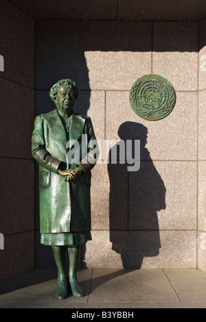 USA, Washington, D.C. Bronze-Statue von Eleanor Roosevelt in der Franklin Delano Roosevelt Memorial. Stockfoto