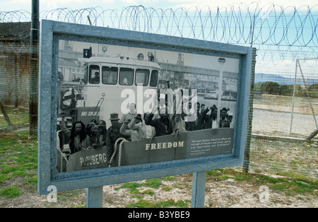 Südafrika, Western Cape, Robben Island. Info-Tafel am Eingang zu Robben Island, Gefängnis von Nelson Mandela und andere politische Gefangene unter Apartheid-Regime. UNESCO-Weltkulturerbe seit 1999 Stockfoto