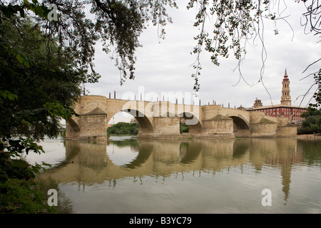 Puente de Piedra, Zaragoza. Stockfoto