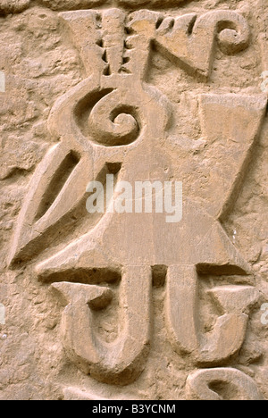 Bas-Relief-Design geätzt in die Wände der Huaca Arco Iris (Regenbogen-Tempel) - ein Chimu-Standort in der Nähe von Trujillo, Peru