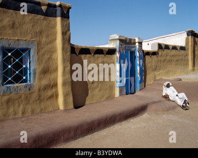 Sudan, Sahara Wüste Qubbat Selim. Traditionellen nubischen Architektur, Stuckarbeiten und Ausschmückung der Türen und der Verbindungen zu Häusern am Qubbat Selim. Stockfoto