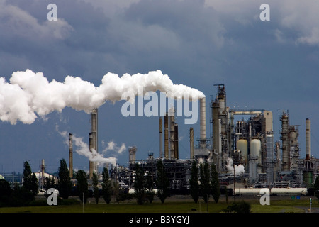 Foto der Raffinerie Schornstein in Anacortes, Washington Stockfoto