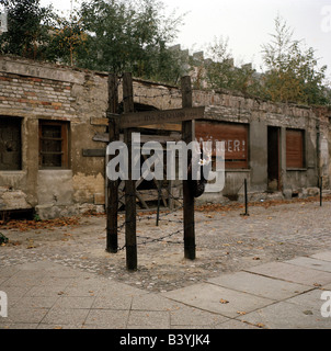 Geografie/Reisen, Deutschland, historisch, historisch, alt, Städte, Berlin, Mauer, Bernauer Straße mit Denkmal für Ida Siekmann, gestorben an der Grenze am 22.2.1961, Stockfoto