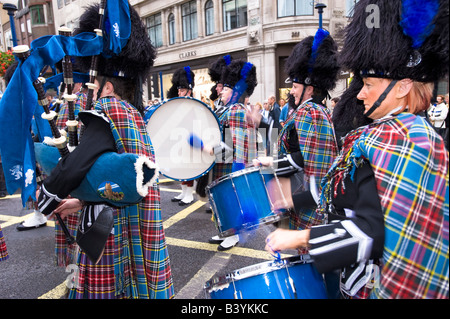 Schottische Band durchführen während Regent Street Festival London W1 Vereinigtes Königreich Stockfoto