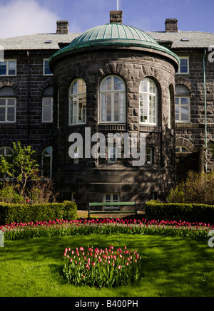 Garten durch das isländische Parlament Gebäude, Alþingi, Reykjavik, Island Stockfoto