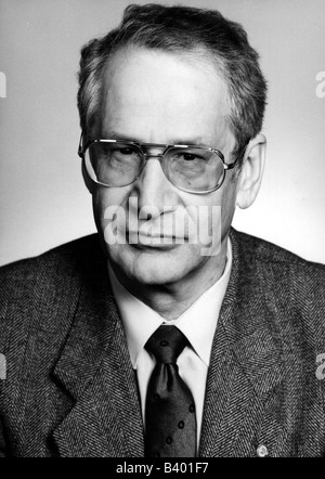 Wolf, Markus Johannes 'Mischa' Dr., 19.1.1923 - 9.11.2006, Deutscher General, (NVA), ehemaliger Geheimdienstchef, halbe Länge, 1980er Jahre, Stockfoto