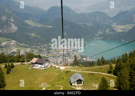 Österreich Oberösterreich Salzburg St Gilgen und den Wolfgangsee im Dachsteingebirge ein malerischen Blick vom Gipfel Berges Stockfoto