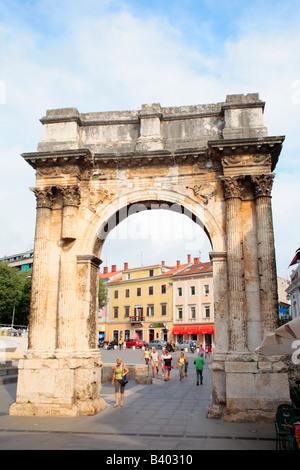 Triumphbogen der Sergier in Pula in Istrien, Kroatien, Osteuropa Stockfoto