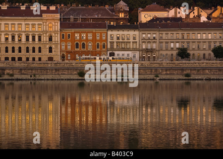 Haus-Linie im frühen Morgenlicht Stockfoto