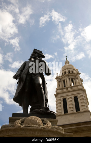 Die Statue von der Seefahrer und Entdecker Captain James Cook (1728-1779) in Pall Mall, London. Stockfoto