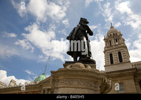 Die Statue von der Seefahrer und Entdecker Captain James Cook (1728-1779) in Pall Mall, London. Stockfoto