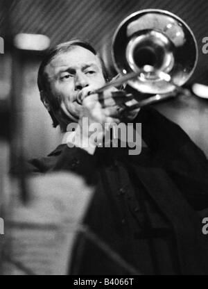 Mangelsdorff-Albert, 5.9.1928 - 25.7.2005, deutscher Musiker (Jazz), halbe Länge, mit Posaune, 1960er Jahre, Stockfoto