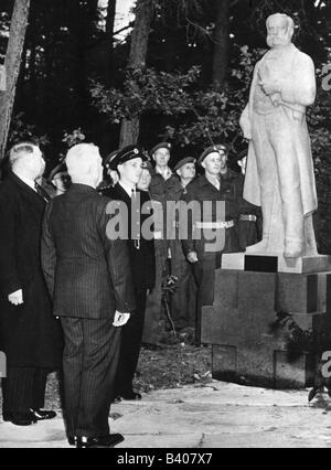 Dunant, Henry, 8.5.188 - 30.10.1910, Schweizer Philanthrop, Gründer des Internationalen Komitees vom Roten Kreuz (IKRK) 1963, Enthüllung des ersten Denkmals in Zeist (Holland) durch den präsidenten der IDCR für Österreich und Holland, Stockfoto